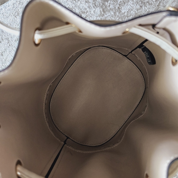 Bucket Bag - Picture 5 of 6